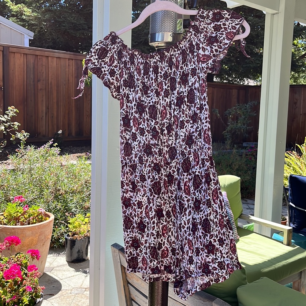 Rue 21 size M romper, floral pattern, elastic at the waist & neck, light…